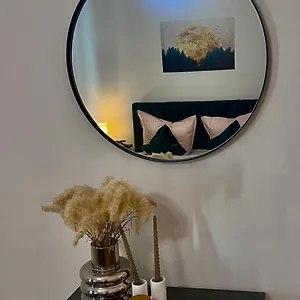 Olivia Apartment